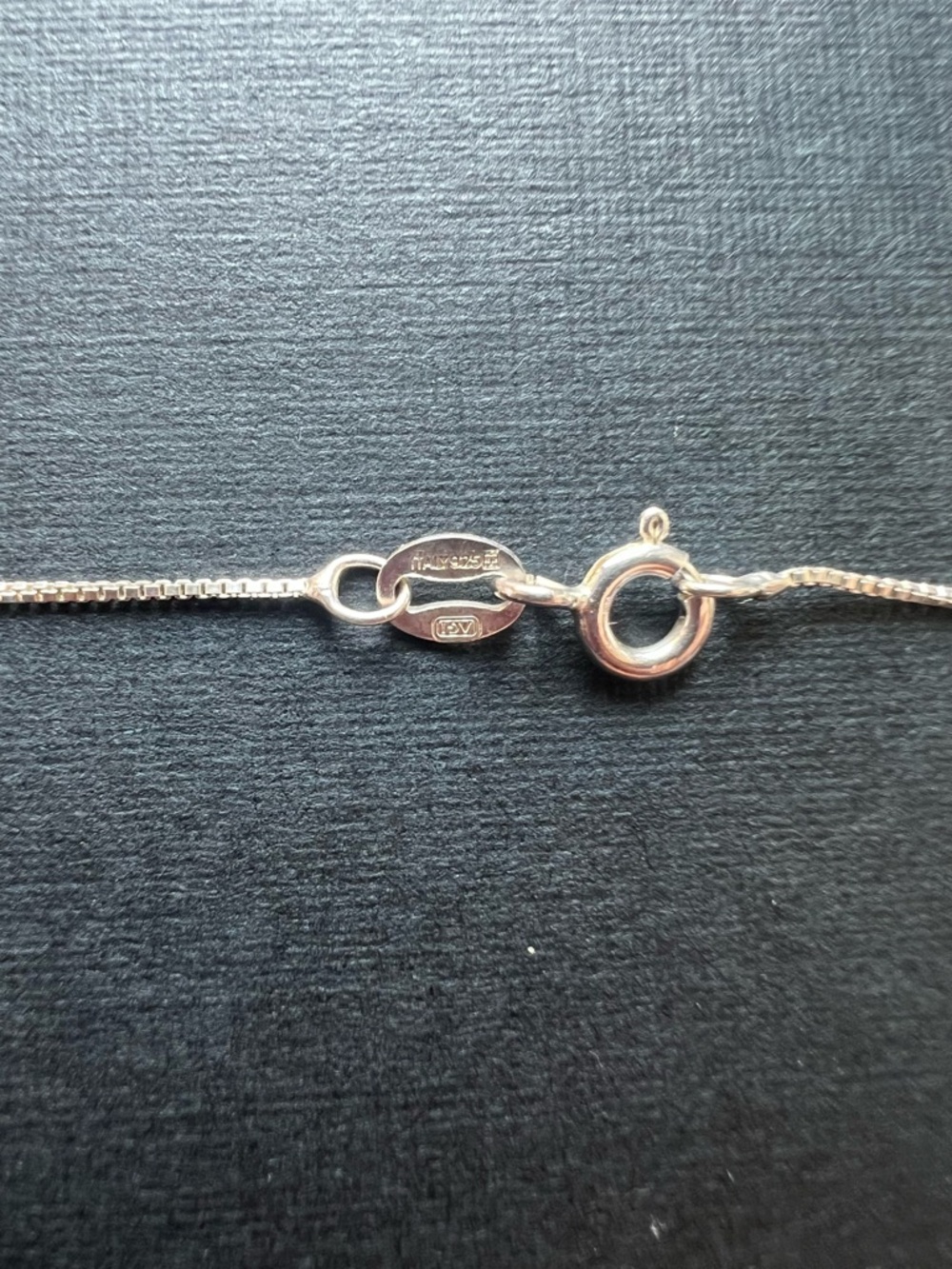 Sterling silver bee pendant necklace - Picture 6 of 6